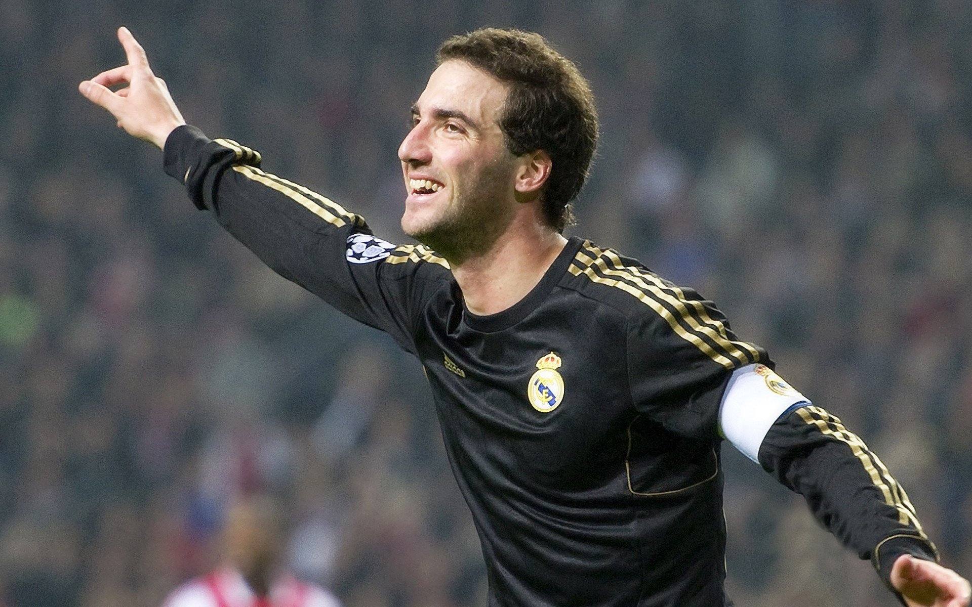 开云官网登录-莱昂·马尔尚泳池内外双重突破，莱昂和玛蒂尔达是爱情吗